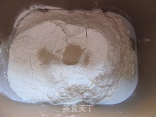 花生玫瑰花面包的做法步骤：1