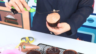 超级搞笑的火鸡cupcake，巧克力纸杯蛋糕的做法步骤：15