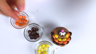 超级搞笑的火鸡cupcake，巧克力纸杯蛋糕的做法步骤：19