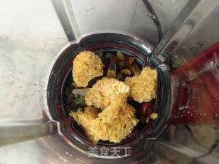 皂角米银耳羹的做法步骤：2