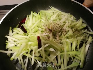 清炒佛手瓜的做法步骤：7