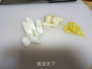 莲菜炒肉丝---陕菜版的做法步骤：2