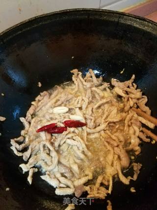 莲菜炒肉丝---陕菜版的做法步骤：5
