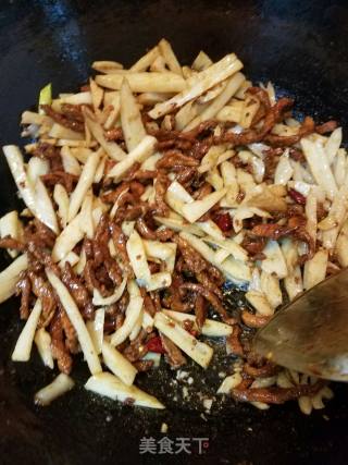 莲菜炒肉丝---陕菜版的做法步骤：7