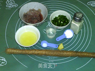葱香山药鱼饼的做法步骤：1