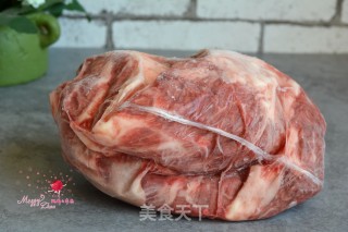 家常炖牛腩的做法步骤：1