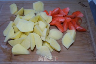 咖喱牛肉土豆的做法步骤：1