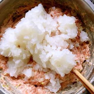 白萝卜猪肉馅蒸饺的做法步骤：5