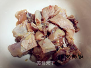 泰式土豆咖喱鸡#肉肉厨的做法步骤：1