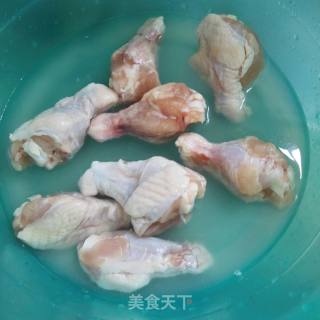 炸鸡翅根的做法步骤：1