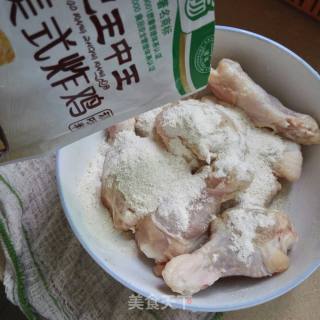 炸鸡翅根的做法步骤：2