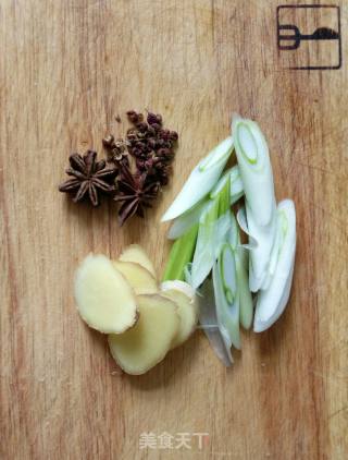 土豆炖排骨的做法步骤：2