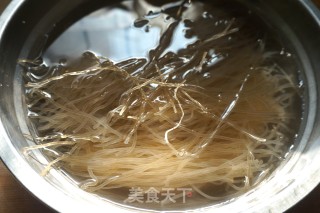 白菜猪肉粉条的做法步骤：2