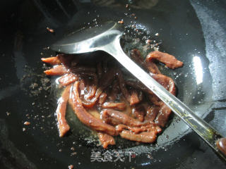 青菜牛柳炒乌冬面的做法步骤：3