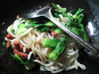 青菜牛柳炒乌冬面的做法步骤：5