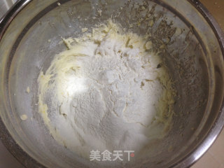 柠香波纹曲奇的做法步骤：3