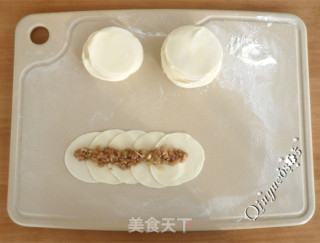 浪漫玫瑰花煎饺的做法步骤：3