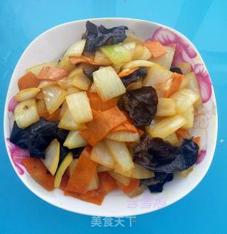 胡萝卜木耳炒洋葱的做法步骤：7