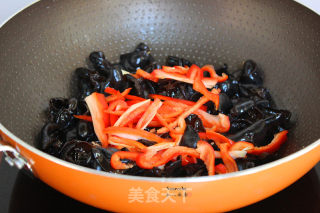 防雾霾，木耳炒五花肉的做法步骤：6