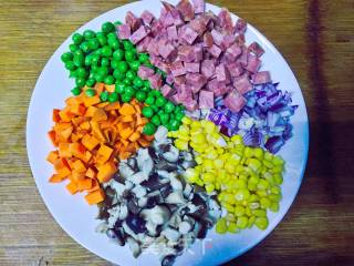 腊肉香菇焖饭的做法步骤：2