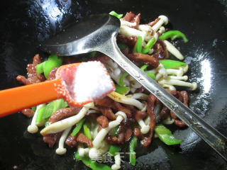 尖椒白玉菇炒牛柳的做法步骤：6