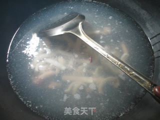 海带丝炒鱿鱼的做法步骤：3