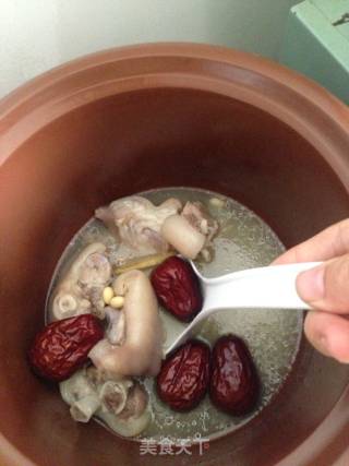 清炖猪蹄黄豆汤的做法步骤：5