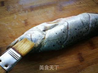 清蒸海鲈鱼的做法步骤：2
