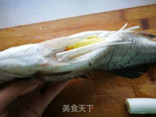 清蒸海鲈鱼的做法步骤：4