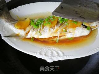 清蒸海鲈鱼的做法步骤：10