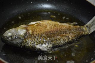 糖醋鲫鱼的做法步骤：2