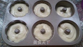 海绵蛋糕——甜甜圈造型的做法步骤：12