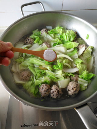 香菇肉丸炖白菜的做法步骤：12