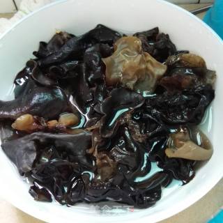 韭菜香干瘦肉饺子的做法步骤：2