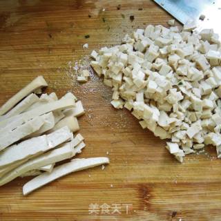 韭菜香干瘦肉饺子的做法步骤：4