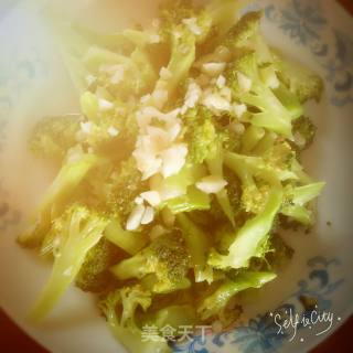 蒜蓉西兰花的做法步骤：2
