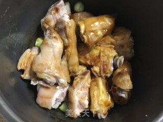 卤猪蹄的做法步骤：3