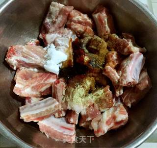 蒜蓉烤猪排的做法步骤：2