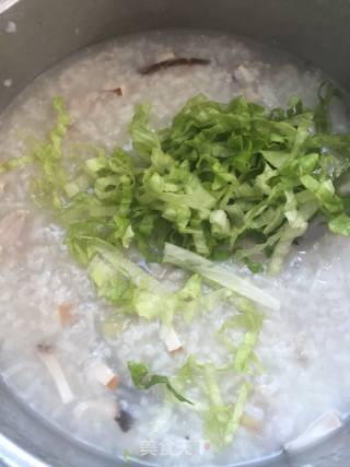 香菇瘦肉粥简单做的做法步骤：5