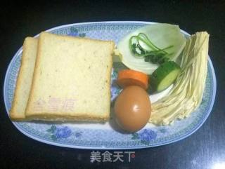 微波炉杂蔬吐司蛋饼的做法步骤：1