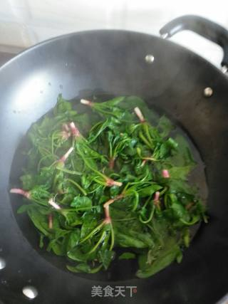 菠菜炒鸡蛋的做法步骤：3