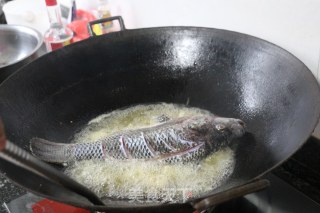 罗非鱼炖旱藕粉丝的做法步骤：2