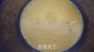 龙猫黑芝麻戚风蛋糕的做法步骤：2