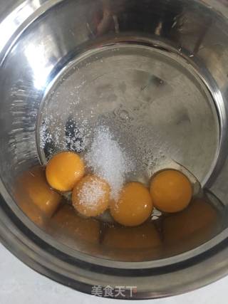 八寸戚风蛋糕【酸奶版的戚风蛋糕】的做法步骤：2