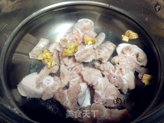 胡萝卜焖猪尾#肉肉厨的做法步骤：5
