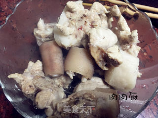 胡萝卜焖猪尾#肉肉厨的做法步骤：6