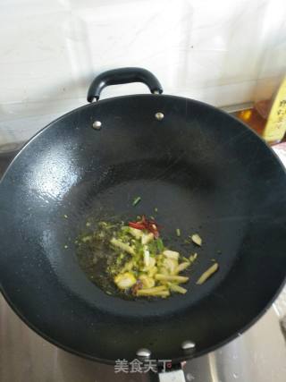 青菜炒香菇的做法步骤：2
