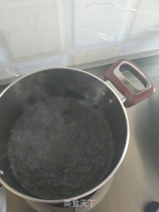 菠菜蘑菇鸡蛋汤的做法步骤：2