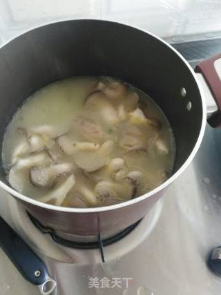 菠菜蘑菇鸡蛋汤的做法步骤：9