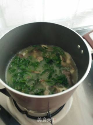 菠菜蘑菇鸡蛋汤的做法步骤：10